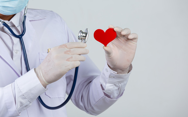 world-diabetes-day-docter-holding-stethoscope-red-heart-wooden-shape (1)